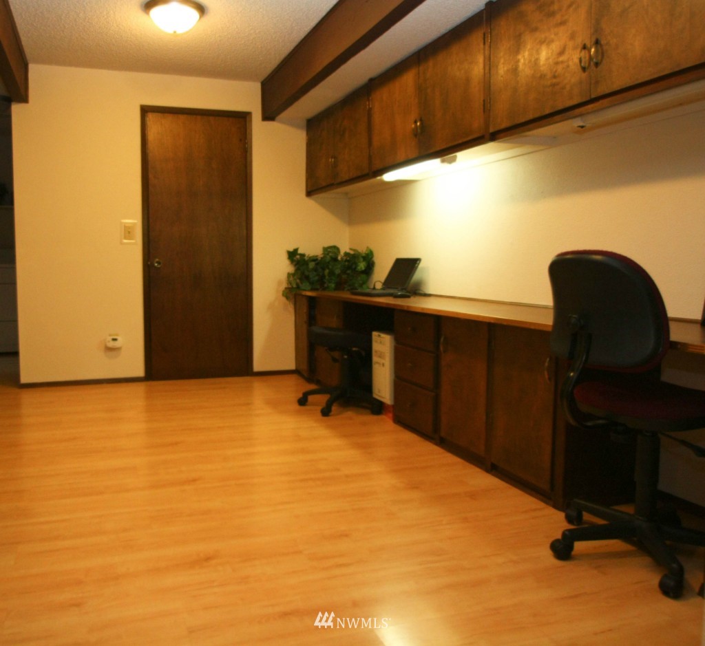 14104 150th Place Southeast Renton, WA 98059 - Photo 10 of 15 Gallery Image 10