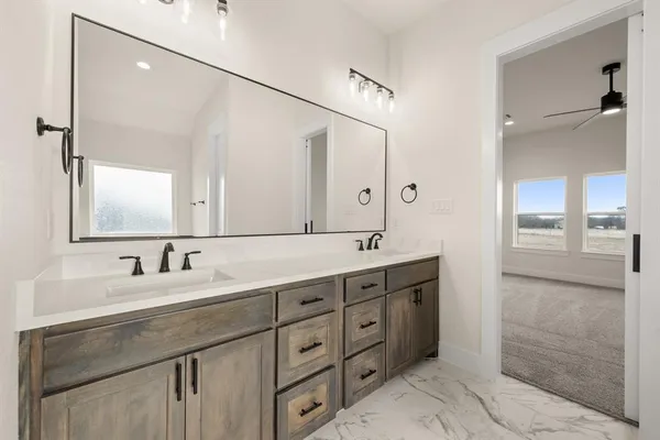 $727,900 | 115 Blackstar Lane, Decatur, TX 76234