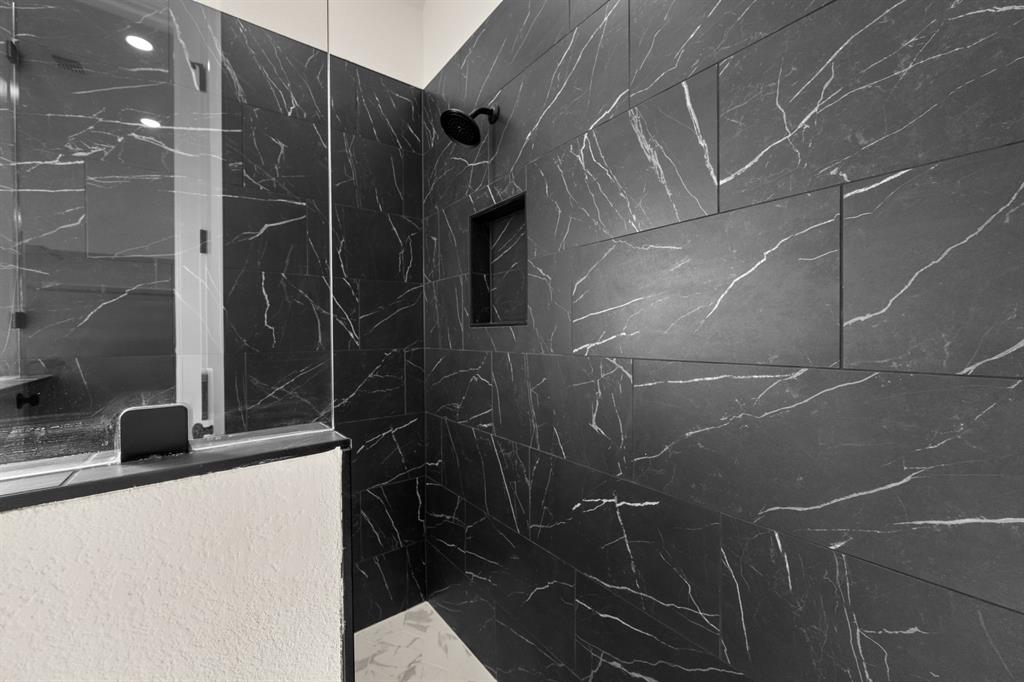 115 Blackstar Lane Decatur, TX 76234 - Photo 22 of 29 115 Blackstar- Primary Suite-5