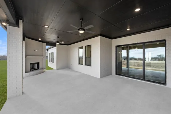 $727,900 | 115 Blackstar Lane, Decatur, TX 76234