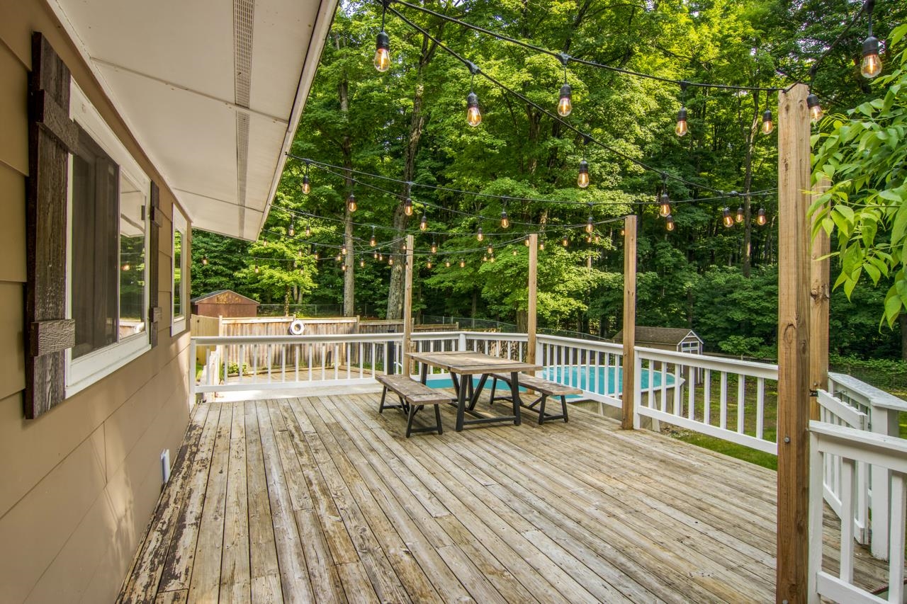 8833 North Long Lake Road Traverse City, MI 49685 - Photo 5 of 39 1923198-ebfa205d-3fc7-4002-8e71-d399a93d5ac3.JPG