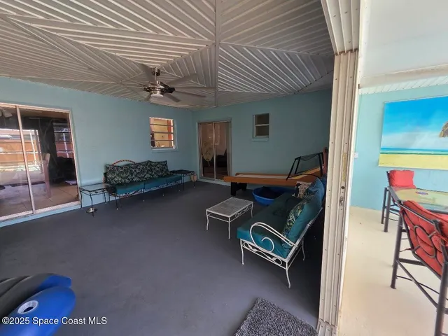 a view of utility room