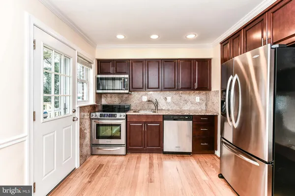 $4,800 | 5021 24th Street North, Arlington, VA 22207