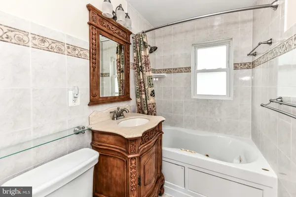 $4,800 | 5021 24th Street North, Arlington, VA 22207