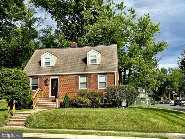 $4,800 | 5021 24th Street North, Arlington, VA 22207