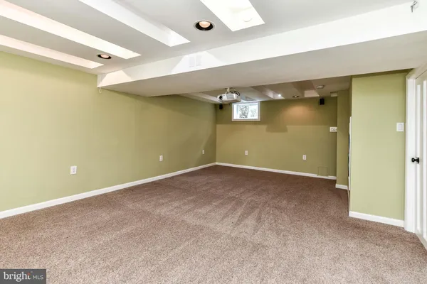 $4,800 | 5021 24th Street North, Arlington, VA 22207