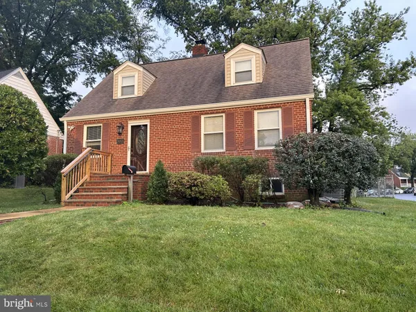 $4,800 | 5021 24th Street North, Arlington, VA 22207