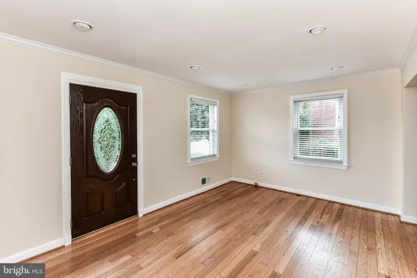 $4,800 | 5021 24th Street North, Arlington, VA 22207