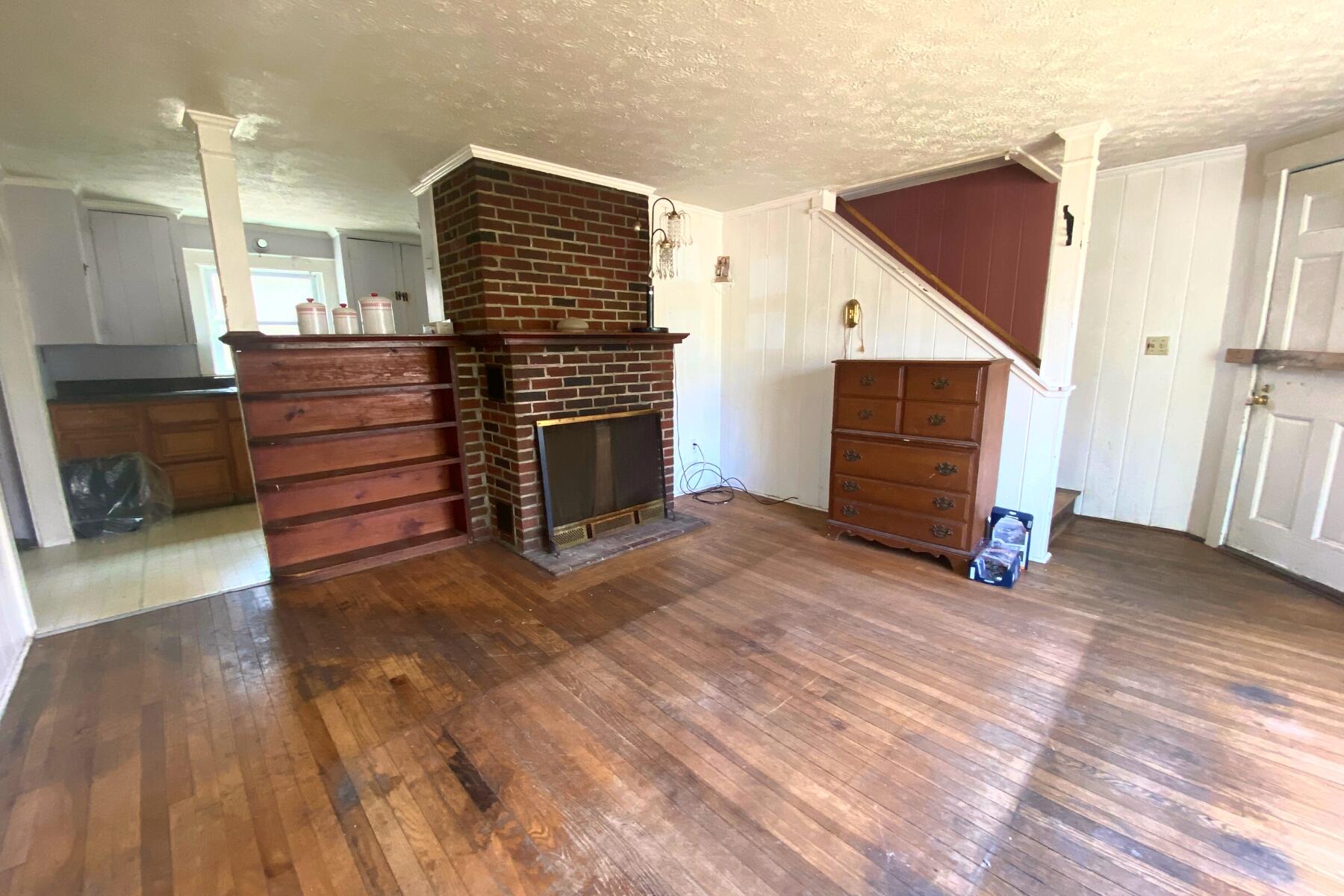 15 Phillips Road Hyannis, MA 02601 - Photo 3 of 11 6
