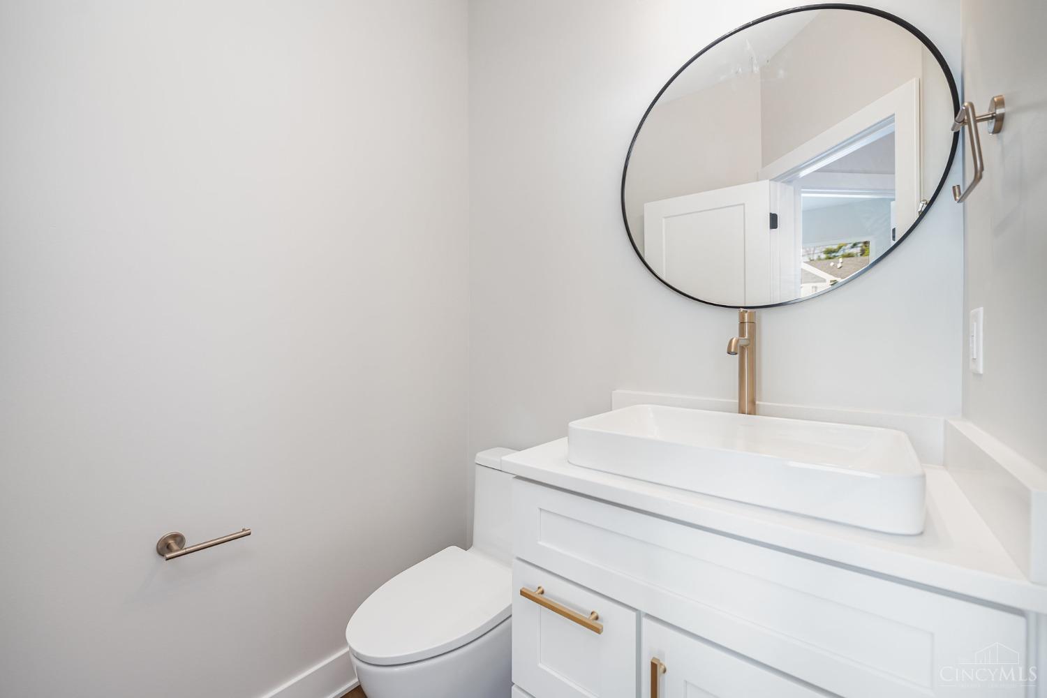 3643 Brotherton Road, Unit B Cincinnati, OH 45209 - Photo 8 of 28 Gallery Image 8