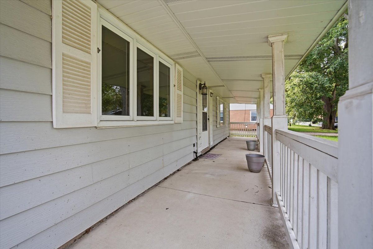 912 Parmon Road Bloomington, IL 61701 - Photo 4 of 36 Gallery Image 4
