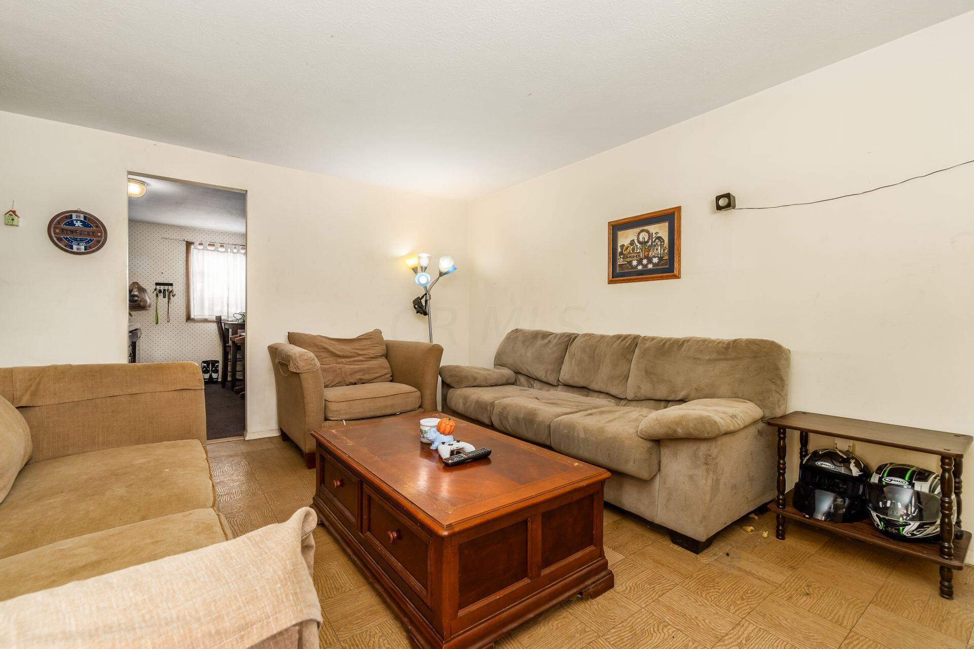 3440 Binbrook Road North Columbus, OH 43227 - Photo 5 of 25 Living Room