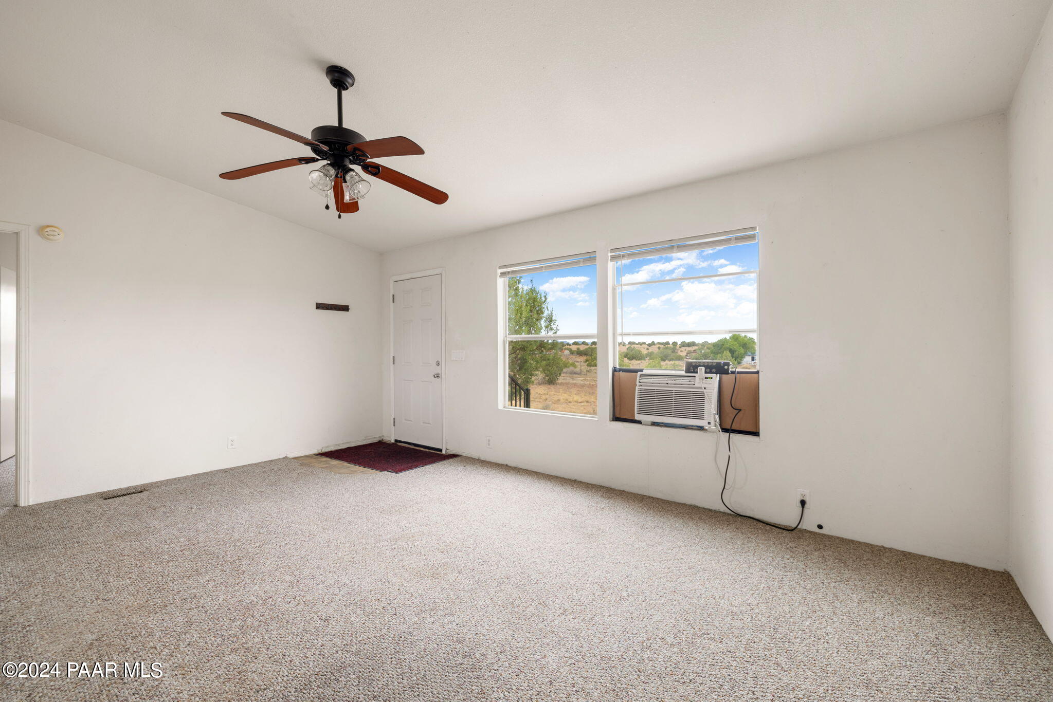 22925 North Post Road Paulden, AZ 86334 - Photo 4 of 16 4-Living Room_2