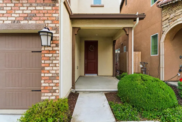 a view of a back yard of the house