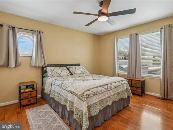 a view of livingroom with furniture