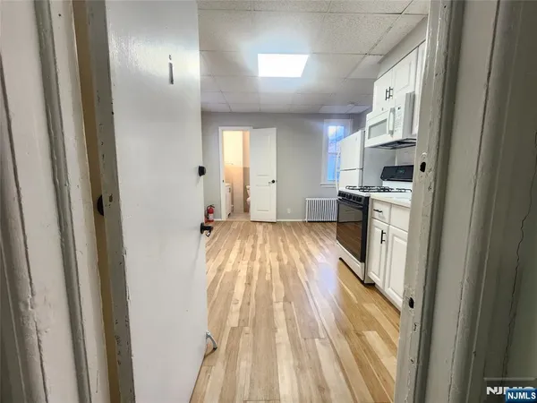 $1,700 | 261 Clifton Avenue, Unit 1, Clifton, NJ 07011