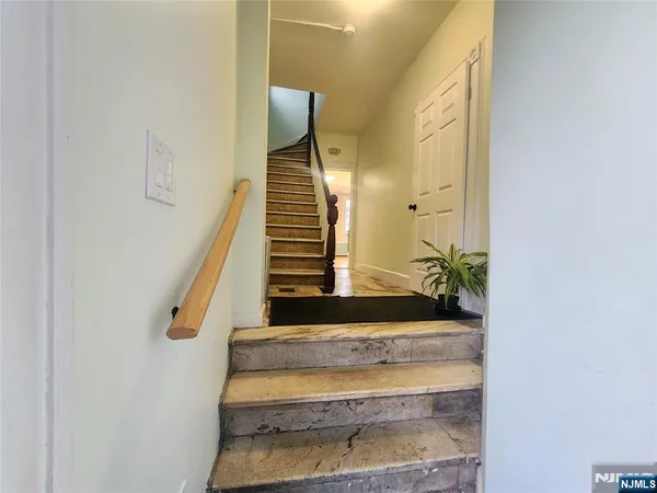 $1,700 | 261 Clifton Avenue, Unit 1, Clifton, NJ 07011