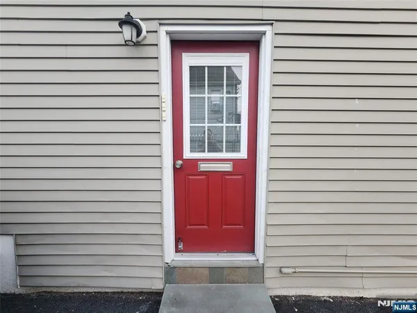 $1,700 | 261 Clifton Avenue, Unit 1, Clifton, NJ 07011