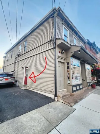 $1,700 | 261 Clifton Avenue, Unit 1, Clifton, NJ 07011