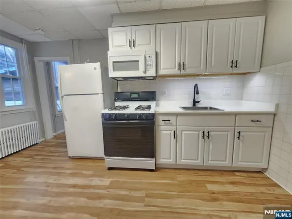 $1,700 | 261 Clifton Avenue, Unit 1, Clifton, NJ 07011