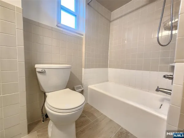 $1,700 | 261 Clifton Avenue, Unit 1, Clifton, NJ 07011