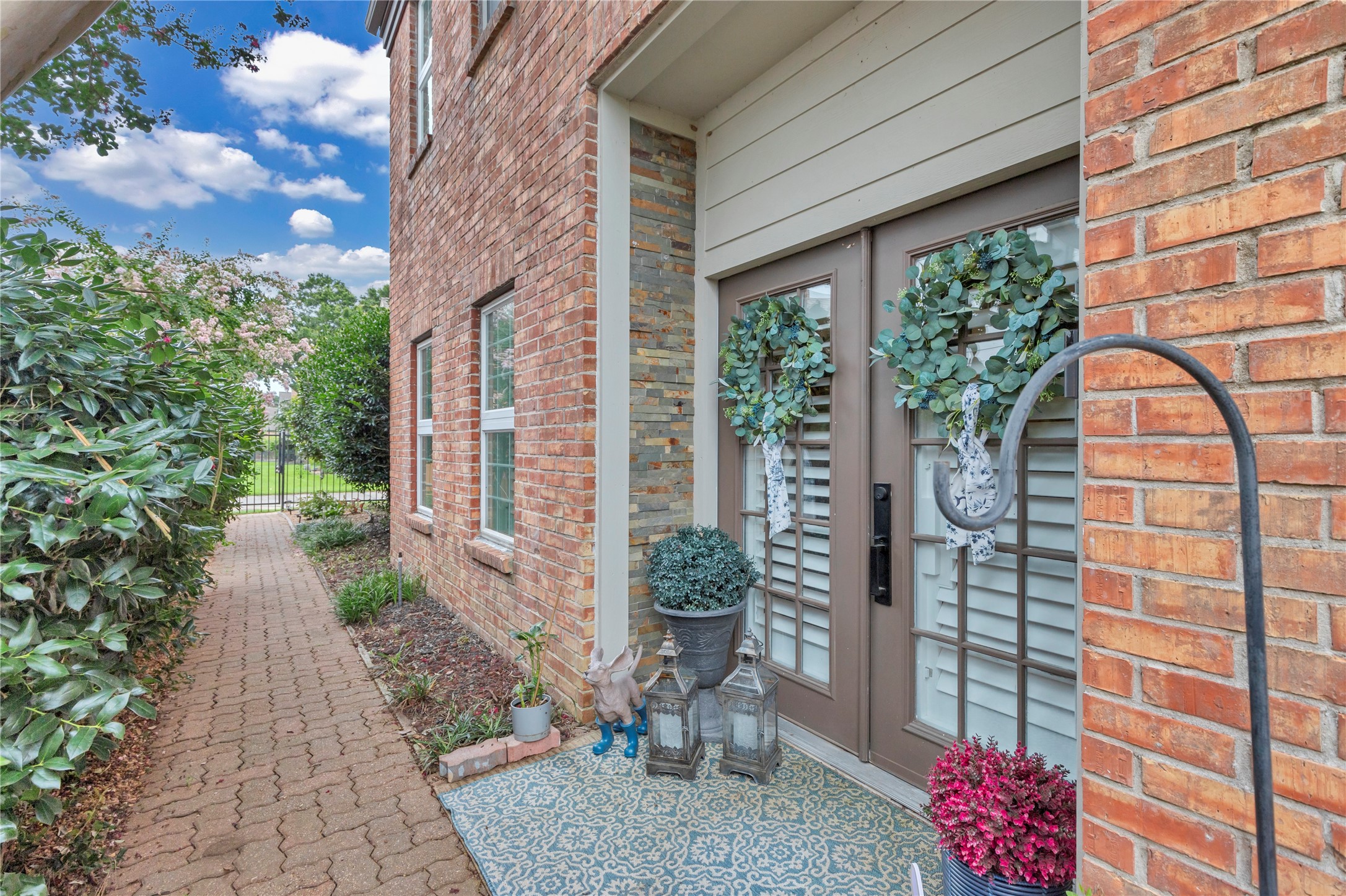 7631 Ameswood Road Houston, TX 77095 - Photo 14 of 33 a view of a pathway with a backyard