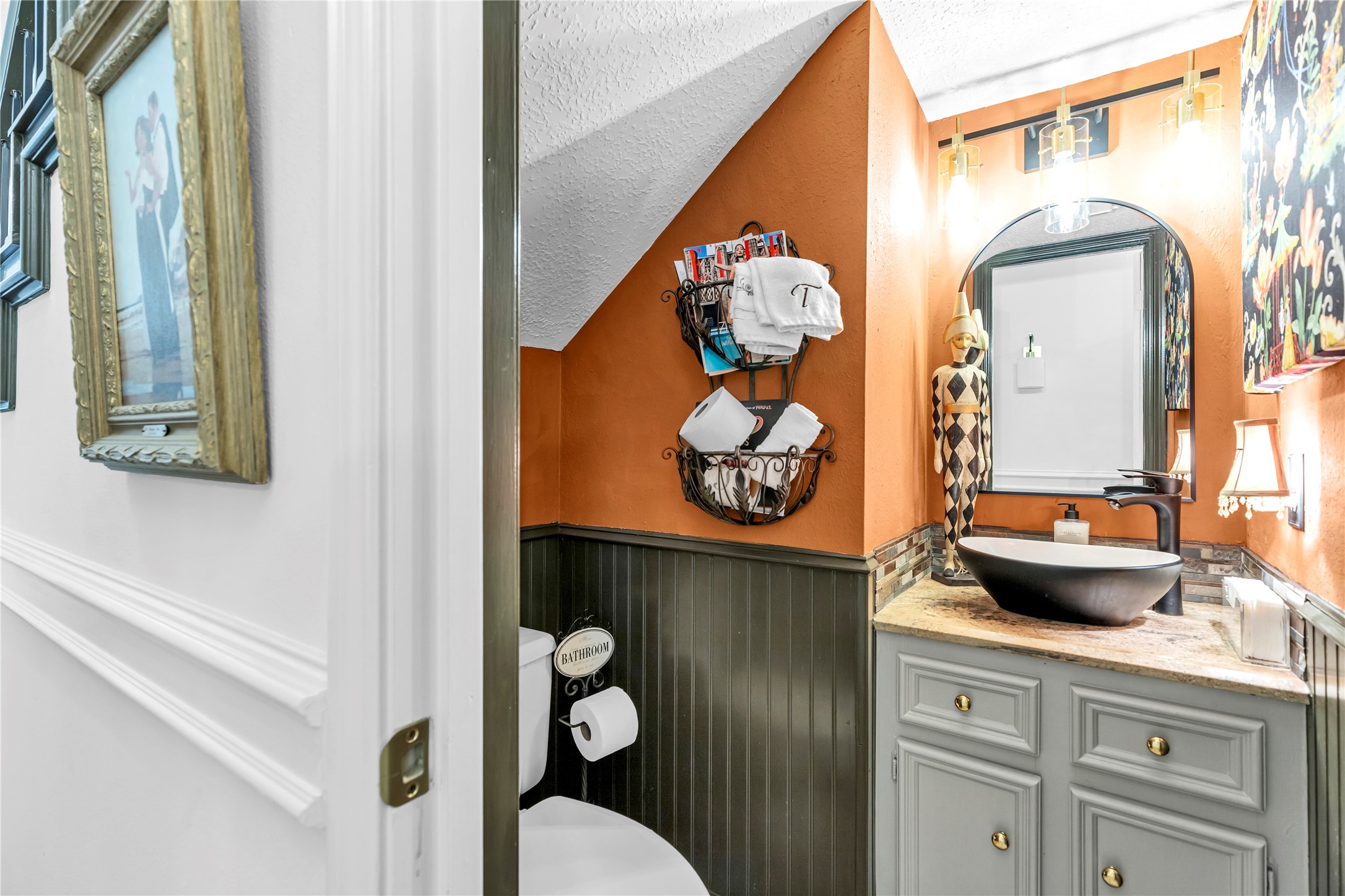 7631 Ameswood Road Houston, TX 77095 - Photo 19 of 33 a bathroom with a sink and a mirror