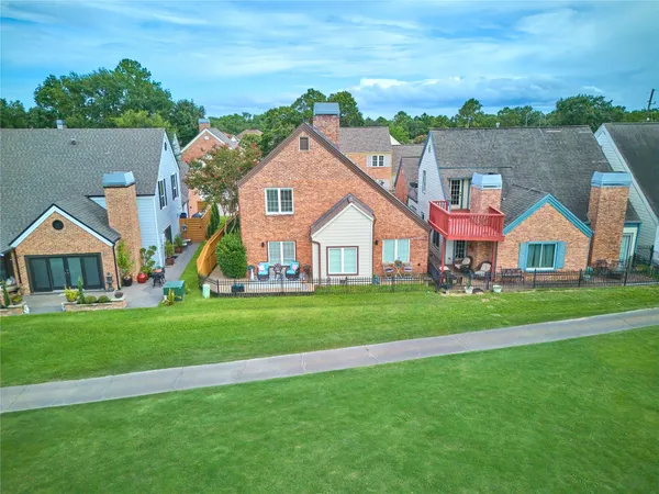 $377,800 | 7631 Ameswood Road, Houston, TX 77095