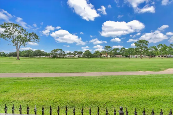 $377,800 | 7631 Ameswood Road, Houston, TX 77095