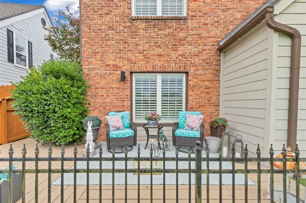 $377,800 | 7631 Ameswood Road, Houston, TX 77095