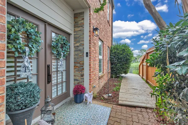 $377,800 | 7631 Ameswood Road, Houston, TX 77095