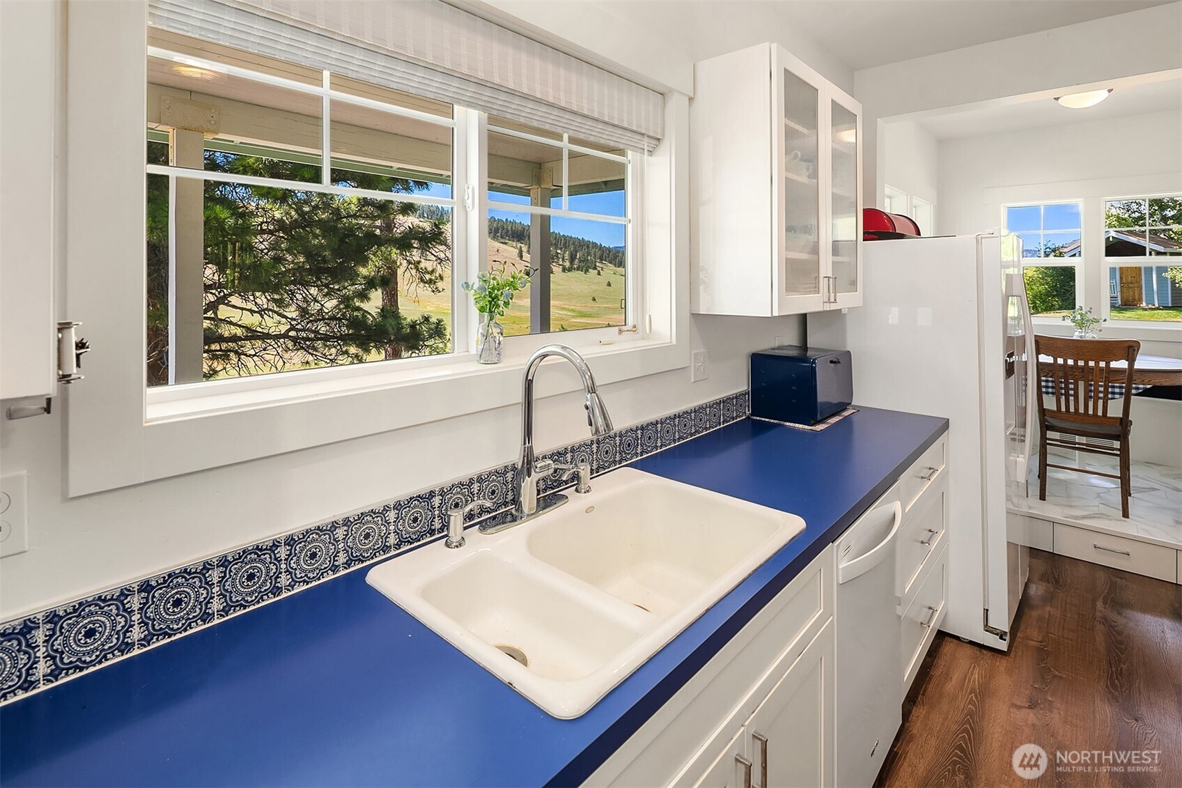 2080 Bettas Road Cle Elum, WA 98922 - Photo 15 of 31 a view of kitchen with cabinets and window