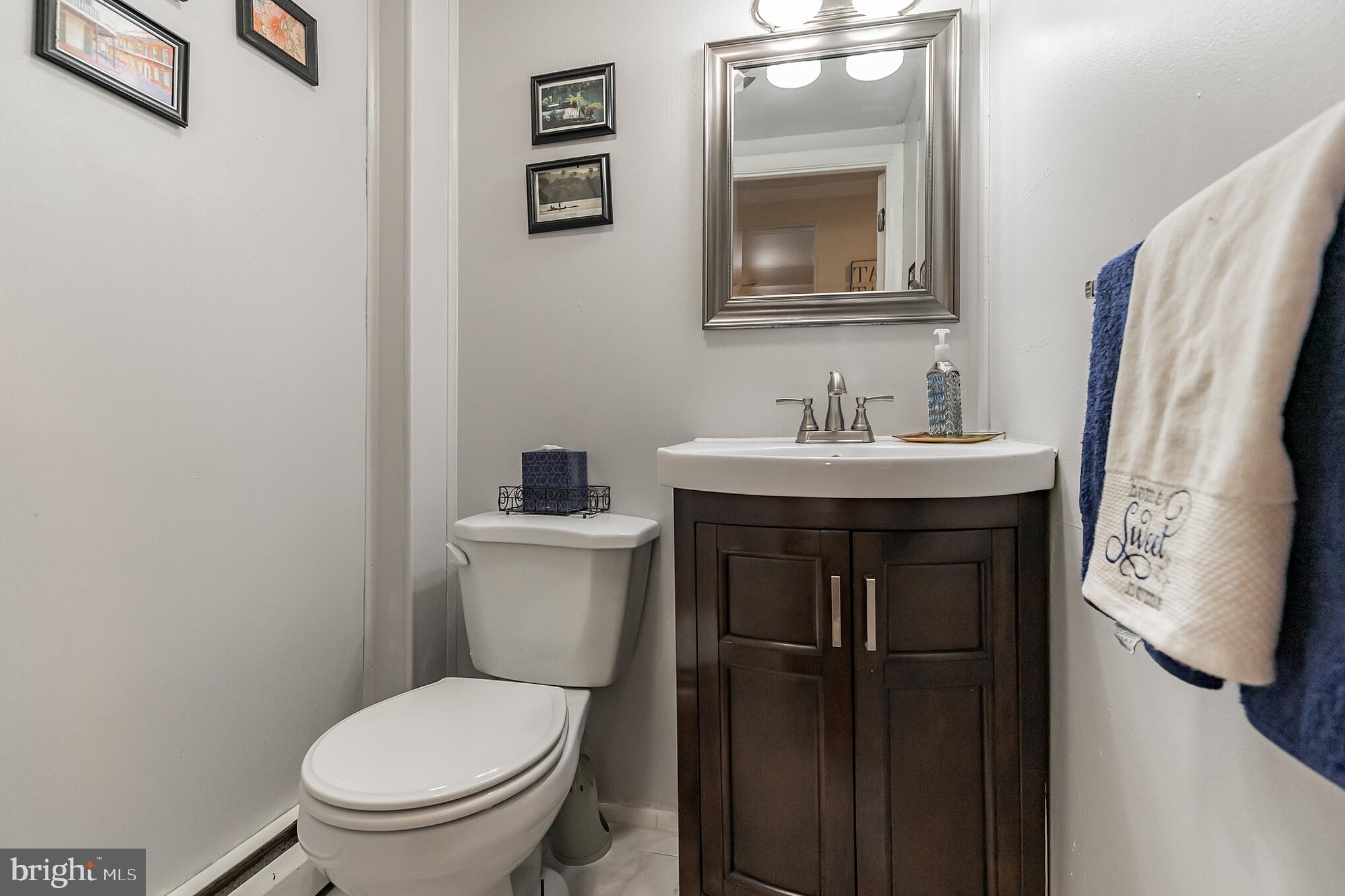 7 Underwood Road Wyncote, PA 19095 - Photo 8 of 18 1st Floor Powder Room