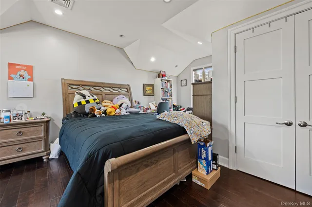 $6,200 | 2063 Narragansett Avenue, Unit 2 | Pelham Parkway