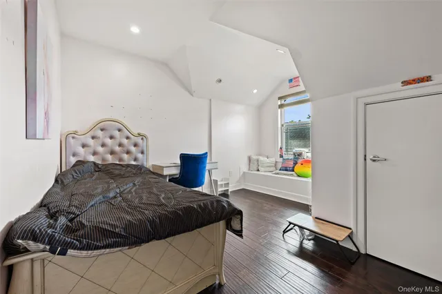 $6,200 | 2063 Narragansett Avenue, Unit 2 | Pelham Parkway