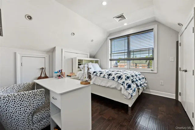 $6,200 | 2063 Narragansett Avenue, Unit 2 | Pelham Parkway