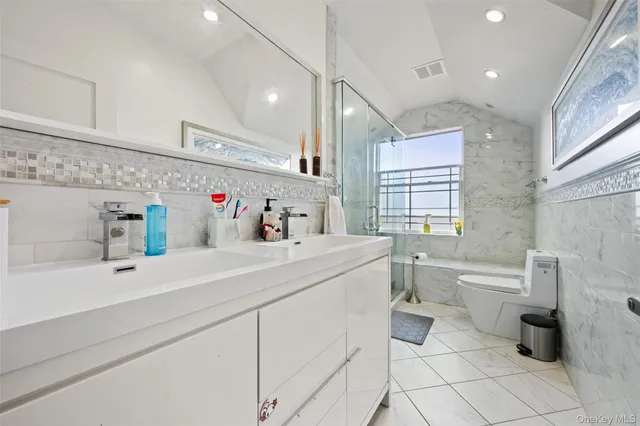 $6,200 | 2063 Narragansett Avenue, Unit 2 | Pelham Parkway