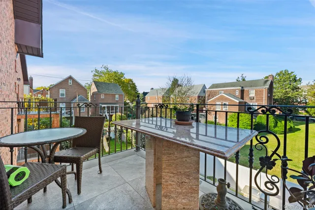 $6,200 | 2063 Narragansett Avenue, Unit 2 | Pelham Parkway