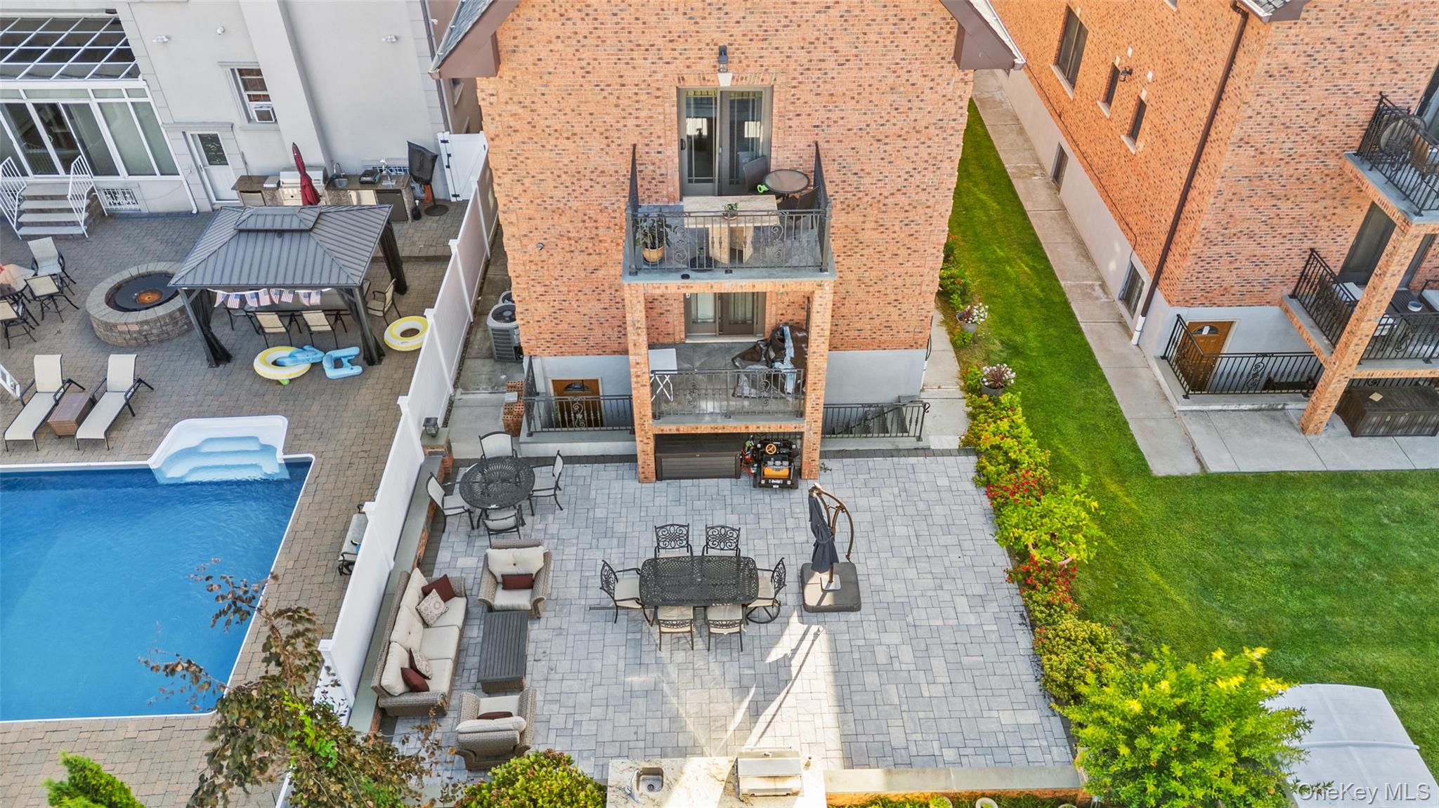 2063 Narragansett Avenue, Unit 2 Bronx, NY 10461 - Photo 29 of 37 Drone / aerial view