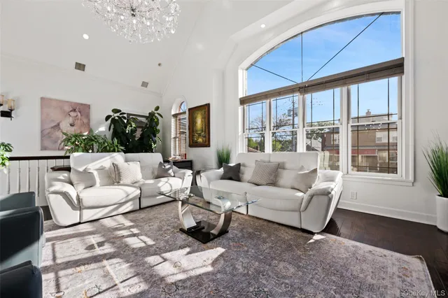 $6,200 | 2063 Narragansett Avenue, Unit 2 | Pelham Parkway