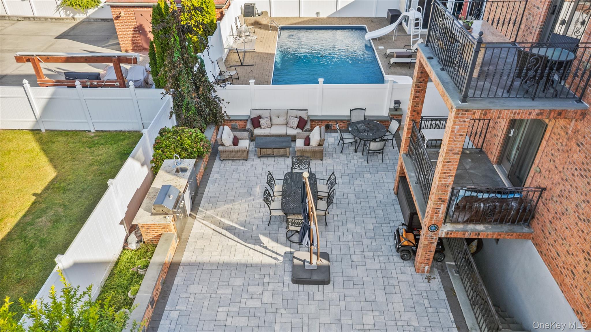 2063 Narragansett Avenue, Unit 2 Bronx, NY 10461 - Photo 31 of 37 Drone / aerial view of a pool area