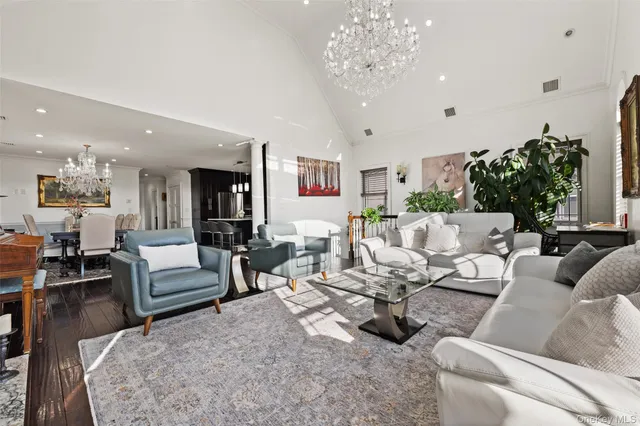 $6,200 | 2063 Narragansett Avenue, Unit 2 | Pelham Parkway