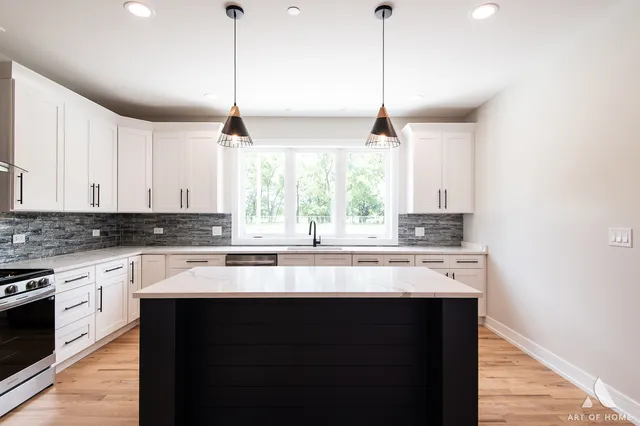 $644,900 | 7957 West 73rd Place, Bridgeview, IL 60455