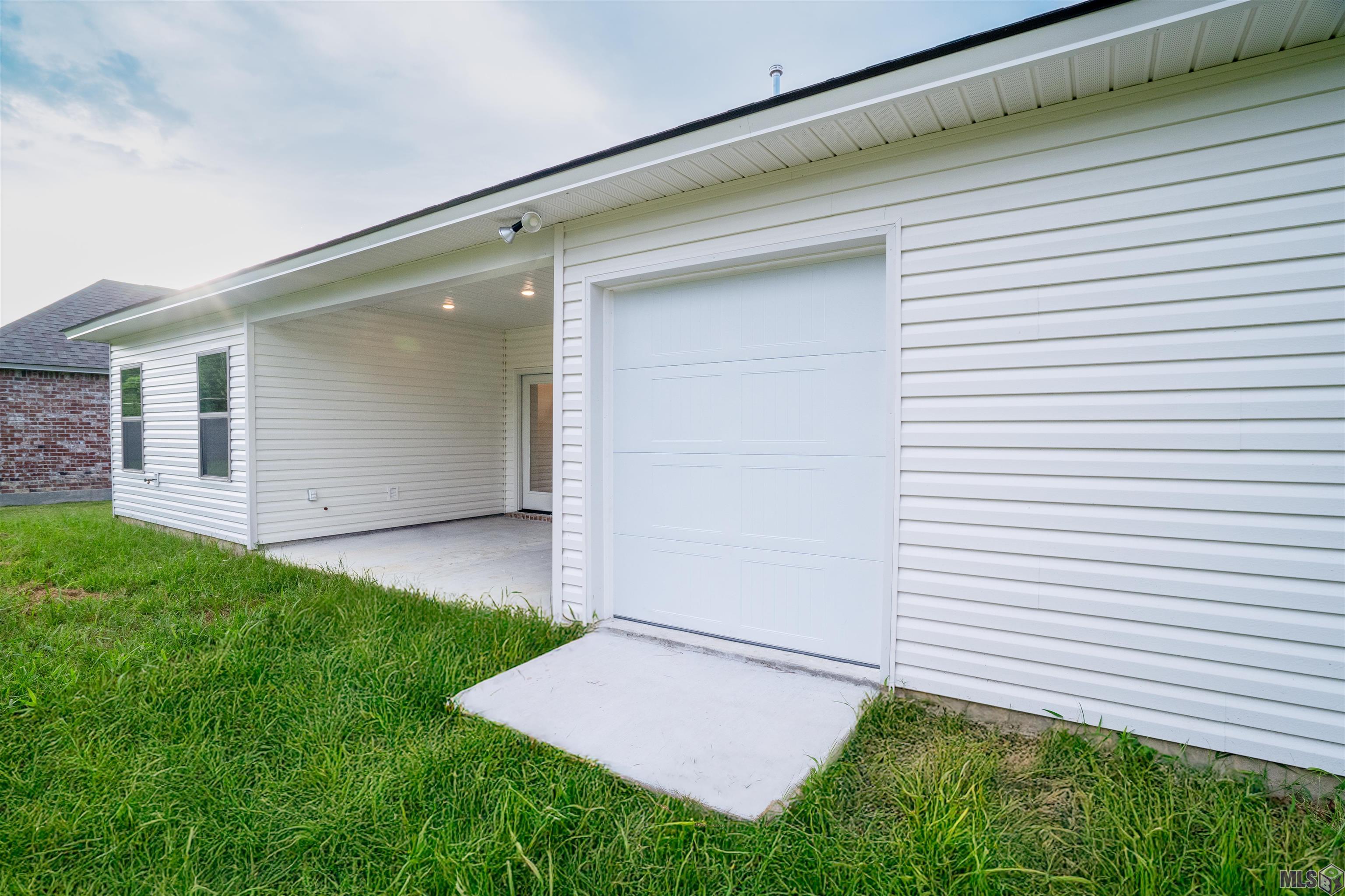 9894 Cane Mill Road Denham Springs, LA 70706 - Photo 2 of 23