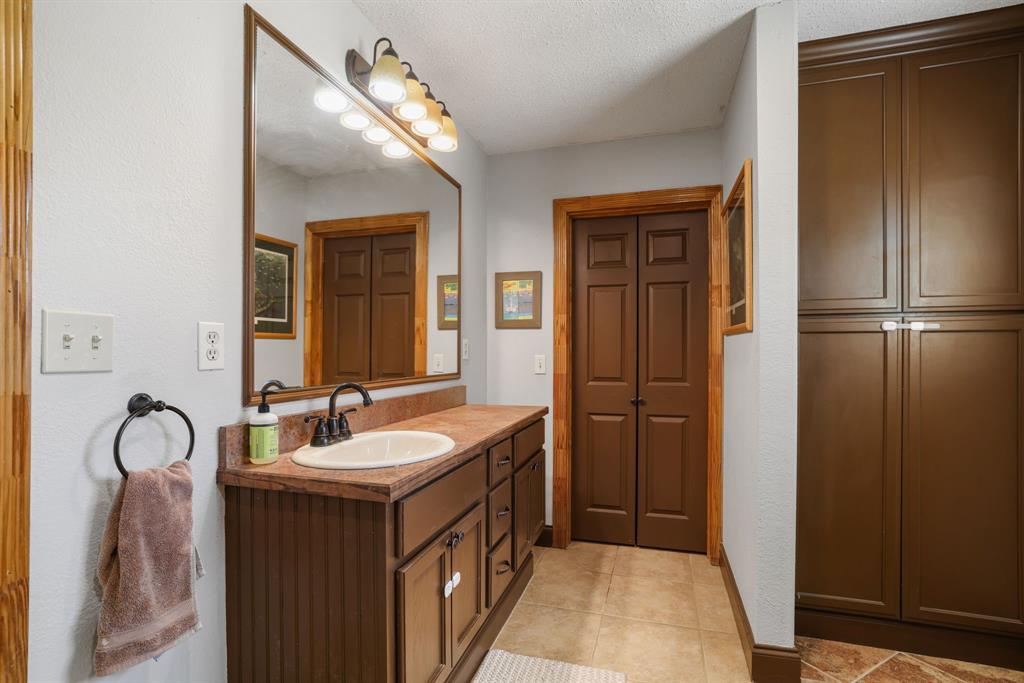 595 Navajo Road Whitesboro, TX 76273 - Photo 12 of 32