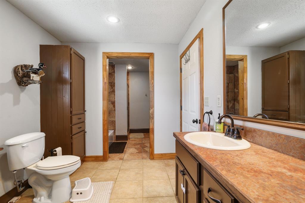 595 Navajo Road Whitesboro, TX 76273 - Photo 13 of 32