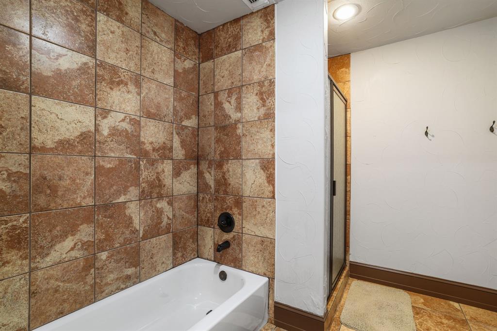 595 Navajo Road Whitesboro, TX 76273 - Photo 14 of 32