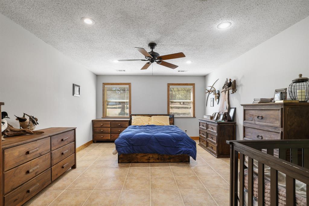 595 Navajo Road Whitesboro, TX 76273 - Photo 15 of 32