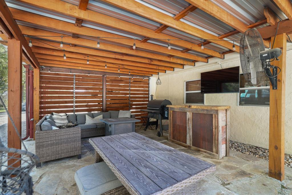 595 Navajo Road Whitesboro, TX 76273 - Photo 3 of 32