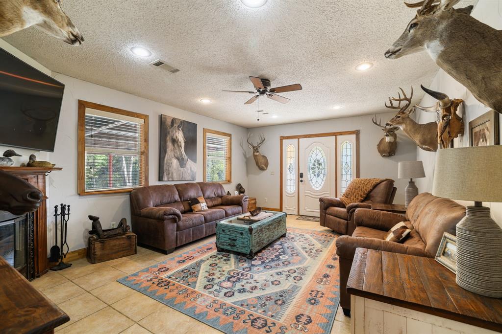 595 Navajo Road Whitesboro, TX 76273 - Photo 5 of 32